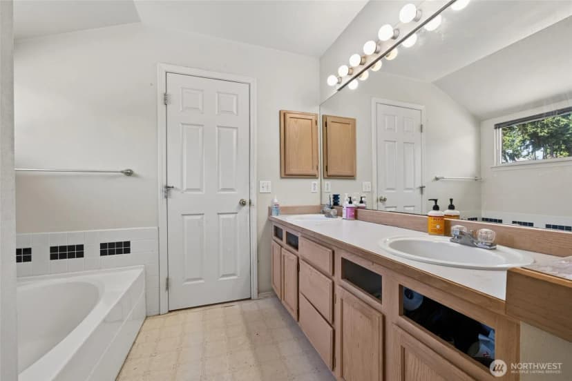 Property photo for 12516 Se 225th Court, Kent photo 16