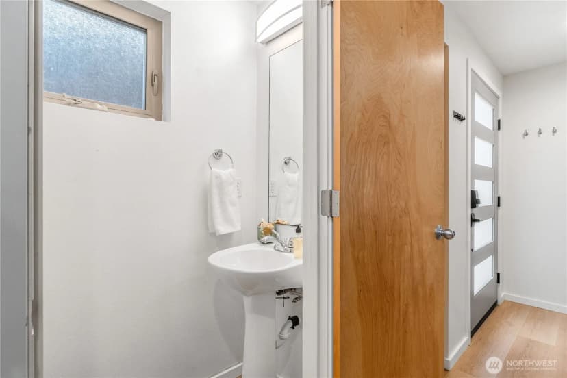 Property photo for 9229 17th Avenue Sw #a, Seattle photo 12