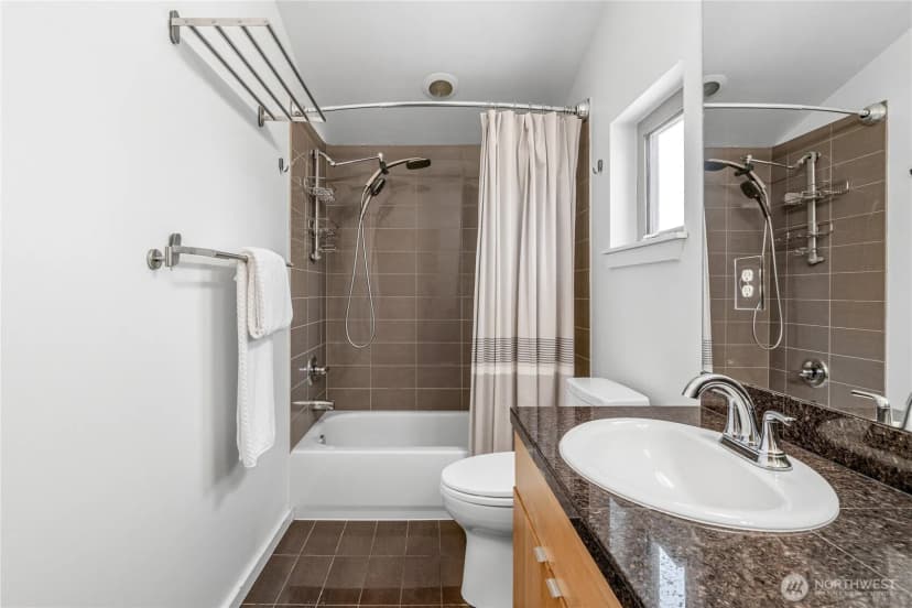 Property photo for 9229 17th Avenue Sw #a, Seattle photo 21