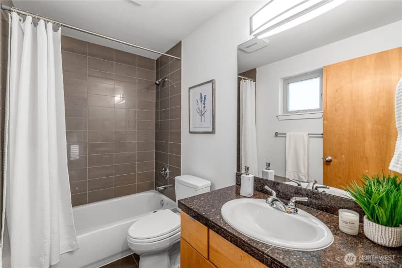 Property photo for 9229 17th Avenue Sw #a, Seattle photo 16