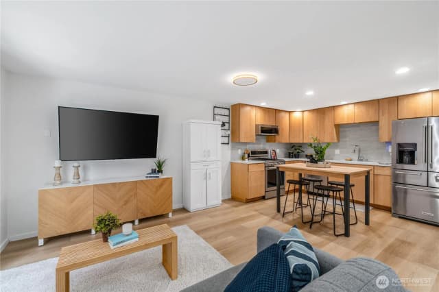 Property photo for 9229 17th Avenue Sw #a, Seattle photo 3