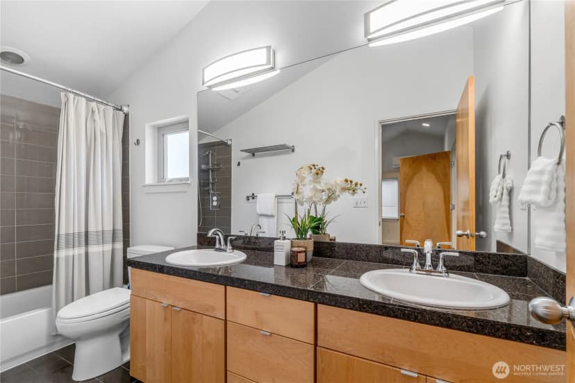 Property photo for 9229 17th Avenue Sw #a, Seattle photo 20