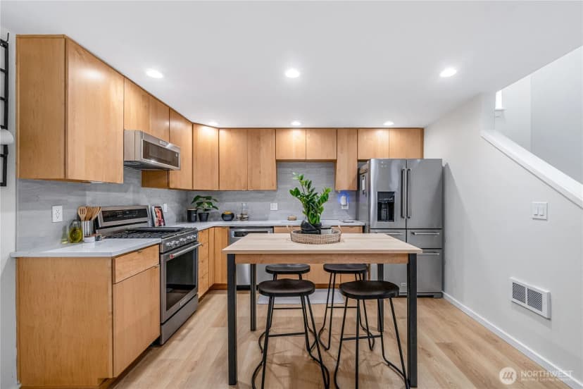 Property photo for 9229 17th Avenue Sw #a, Seattle photo 8