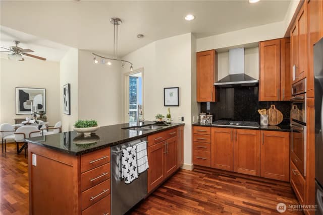Property photo for 10610 Ne 9th Place #2200, Bellevue photo 4