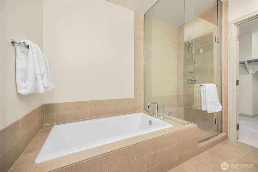 Property photo for 10610 Ne 9th Place #2200, Bellevue photo 16