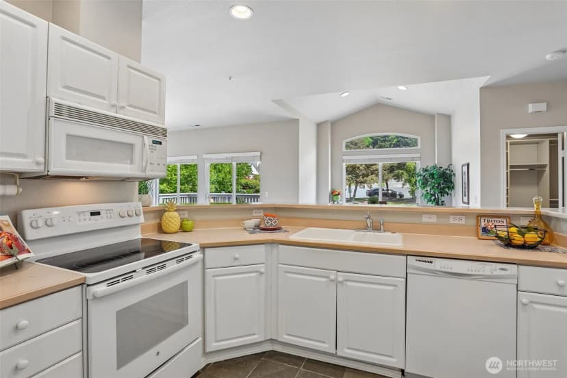 Property photo for 440 S 51st Court #b303, Renton photo 9