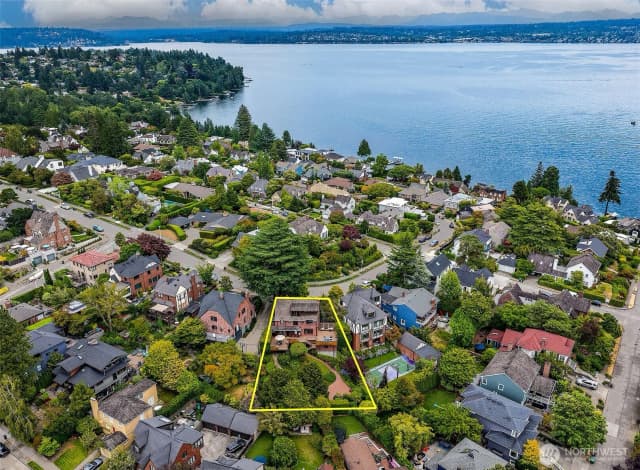 Property photo for 5201 Ne 43rd Avenue, Seattle photo 3