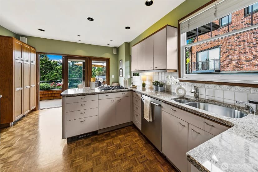 Property photo for 5201 Ne 43rd Avenue, Seattle photo 9