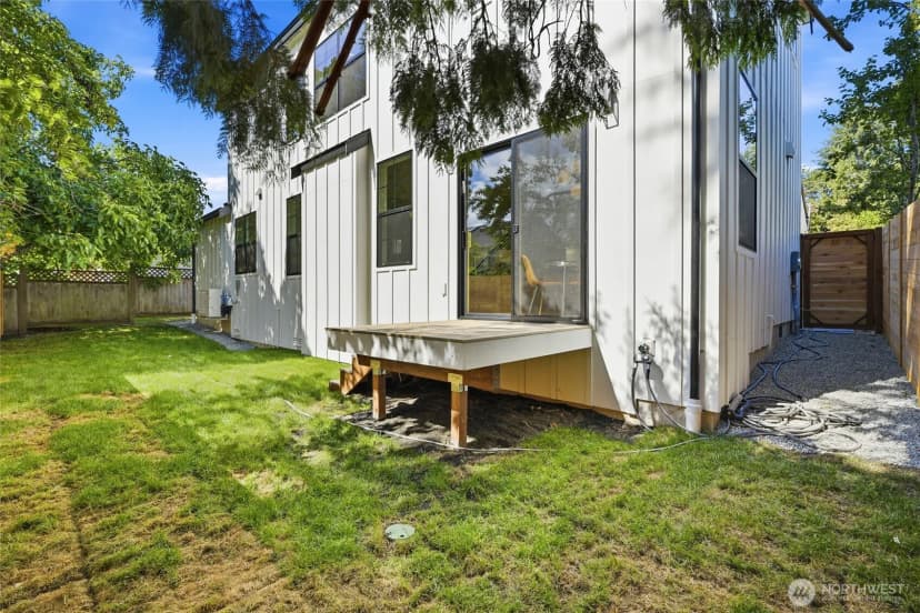 Property photo for 5948 18 Avenue Sw #2, Seattle photo 31