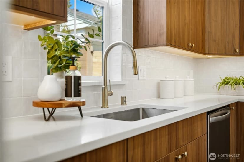 Property photo for 5948 18 Avenue Sw #2, Seattle photo 17