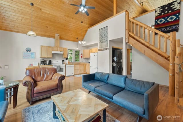 Property photo for 1302 Pine Loch Sun Drive, Ronald photo 5