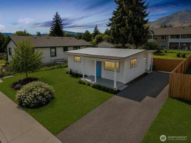 Property photo for 119 W Gibson Avenue, Chelan photo 2