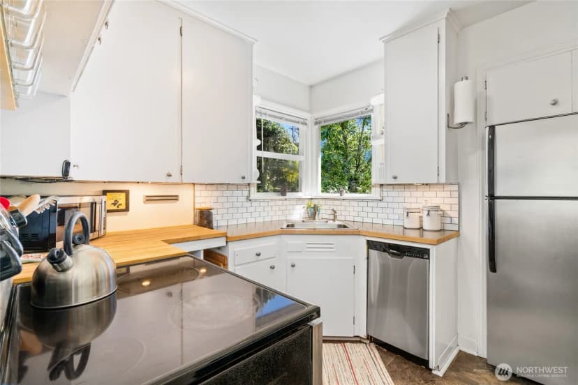 Property photo for 8526 17th Avenue Ne, Seattle photo 12