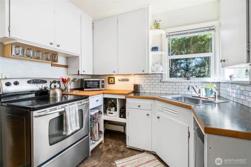 Property photo for 8526 17th Avenue Ne, Seattle photo 13
