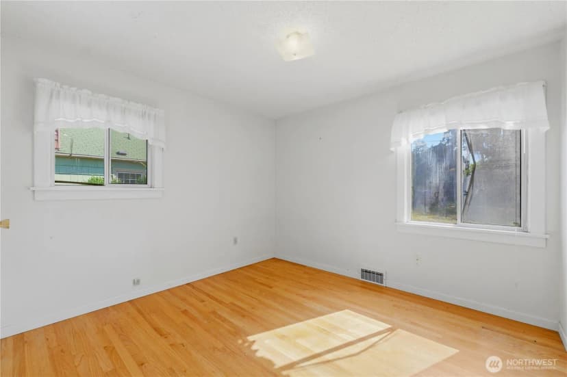 Property photo for 8643 Yakima Avenue S, Tacoma photo 16