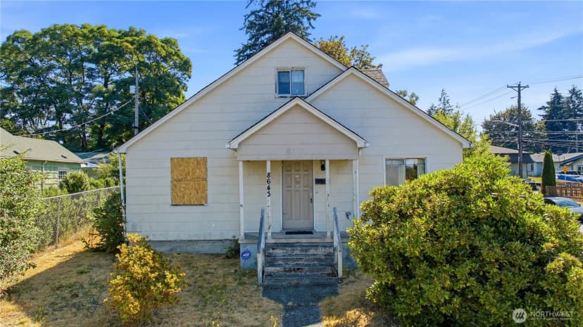 Property photo for 8643 Yakima Avenue S, Tacoma photo 4