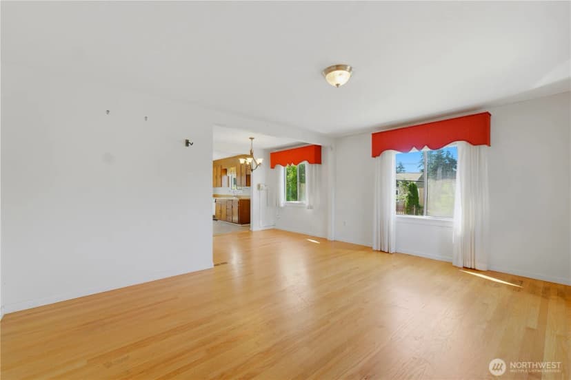 Property photo for 8643 Yakima Avenue S, Tacoma photo 7