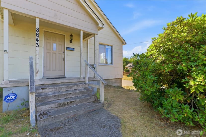 Property photo for 8643 Yakima Avenue S, Tacoma photo 3