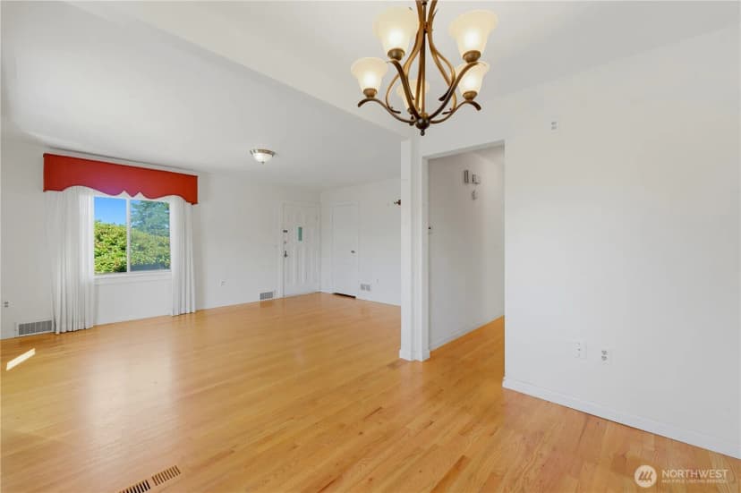 Property photo for 8643 Yakima Avenue S, Tacoma photo 10