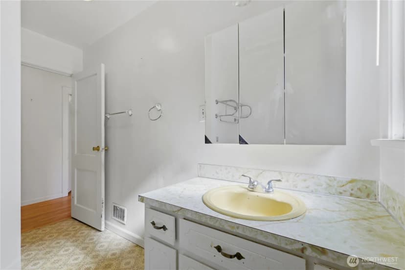 Property photo for 8643 Yakima Avenue S, Tacoma photo 21