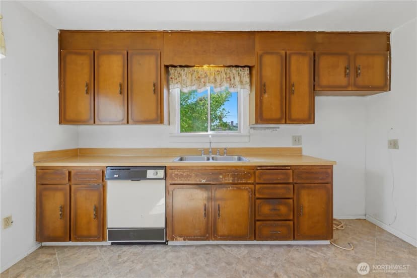 Property photo for 8643 Yakima Avenue S, Tacoma photo 14