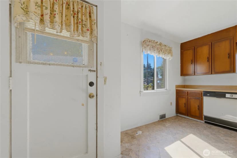Property photo for 8643 Yakima Avenue S, Tacoma photo 29