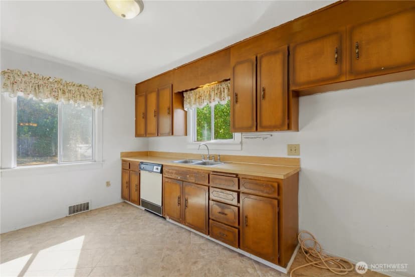 Property photo for 8643 Yakima Avenue S, Tacoma photo 13