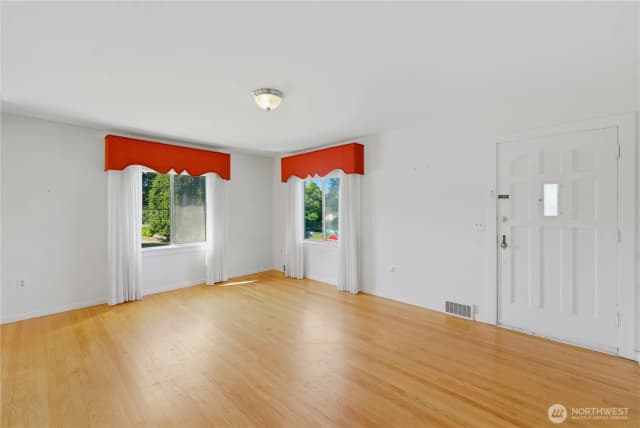 Property photo for 8643 Yakima Avenue S, Tacoma photo 5