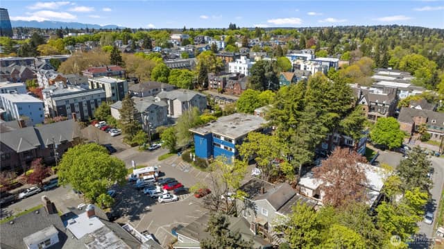 Property photo for 4626 21st Avenue Ne, Seattle photo 3