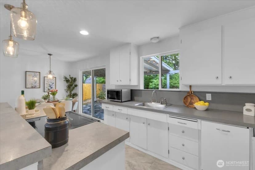 Property photo for 2427 200th Place Sw, Lynnwood photo 12