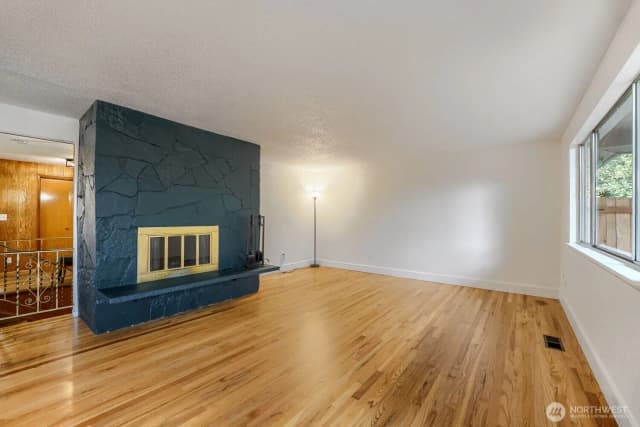 Property photo for 11502 93rd Avenue Sw, Lakewood photo 4