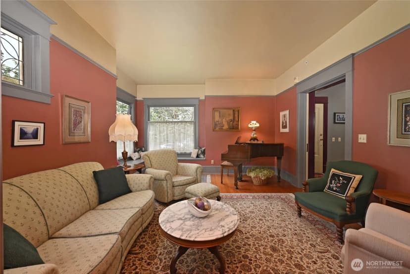 Property photo for 10425 E Riverside Drive, Bothell photo 6