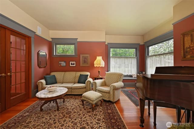 Property photo for 10425 E Riverside Drive, Bothell photo 5