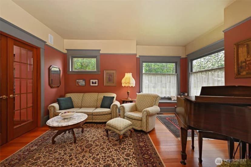 Property photo for 10425 E Riverside Drive, Bothell photo 5