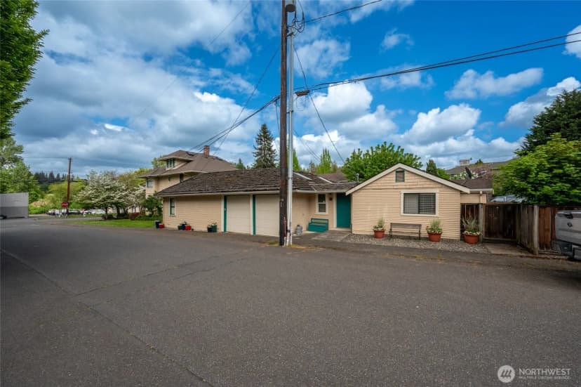 Property photo for 10425 E Riverside Drive, Bothell photo 37