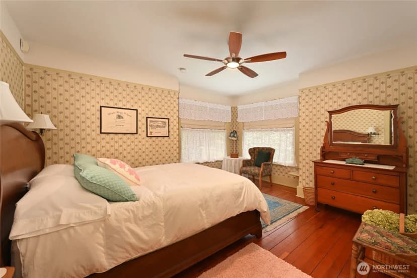 Property photo for 10425 E Riverside Drive, Bothell photo 19