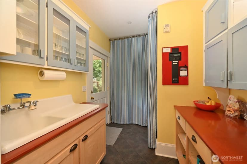 Property photo for 10425 E Riverside Drive, Bothell photo 27