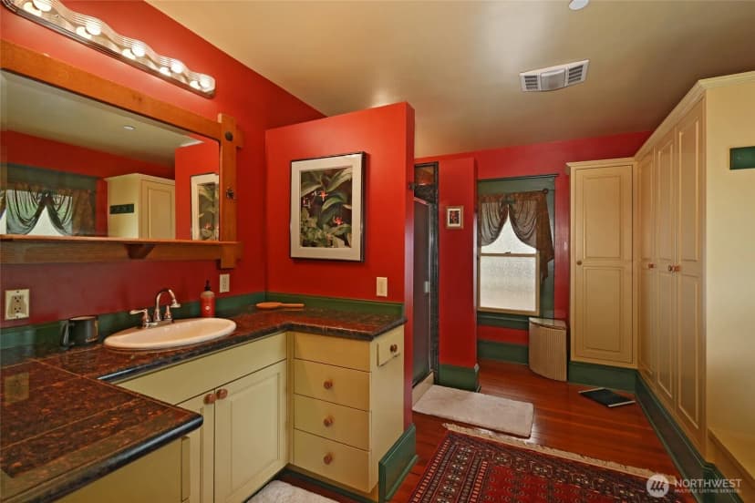 Property photo for 10425 E Riverside Drive, Bothell photo 18
