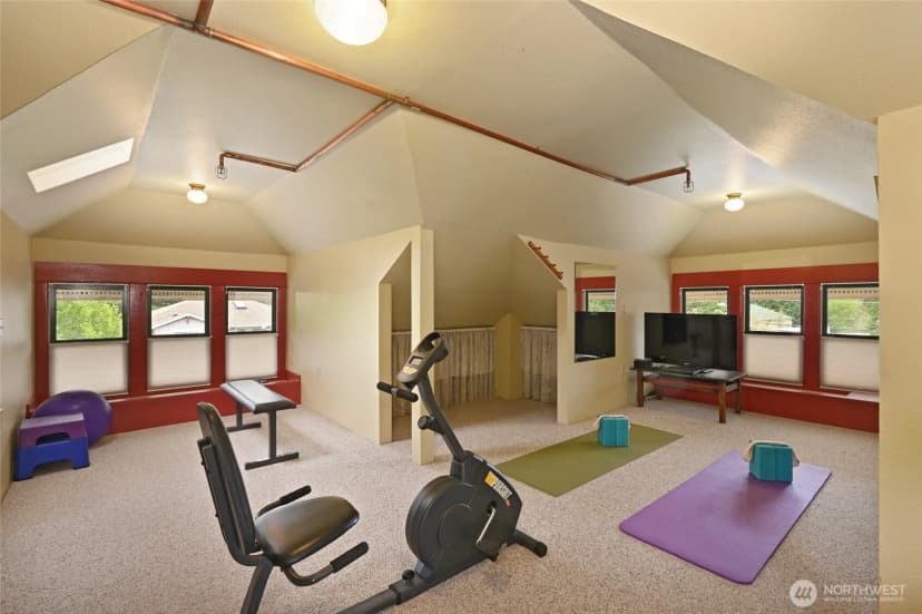 Property photo for 10425 E Riverside Drive, Bothell photo 22
