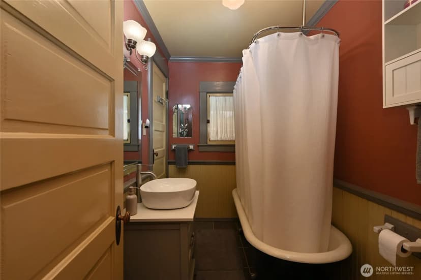 Property photo for 10425 E Riverside Drive, Bothell photo 21