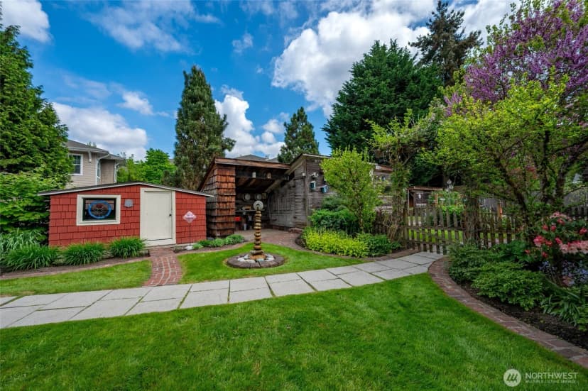 Property photo for 10425 E Riverside Drive, Bothell photo 36