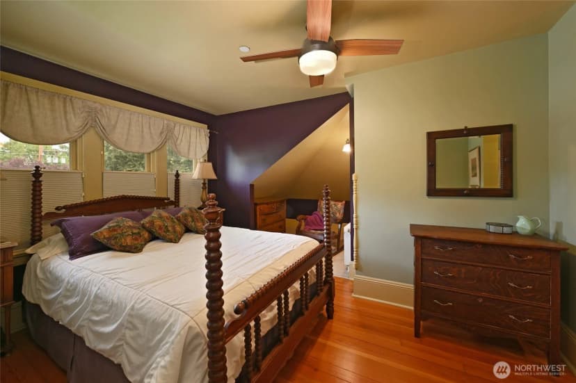 Property photo for 10425 E Riverside Drive, Bothell photo 31
