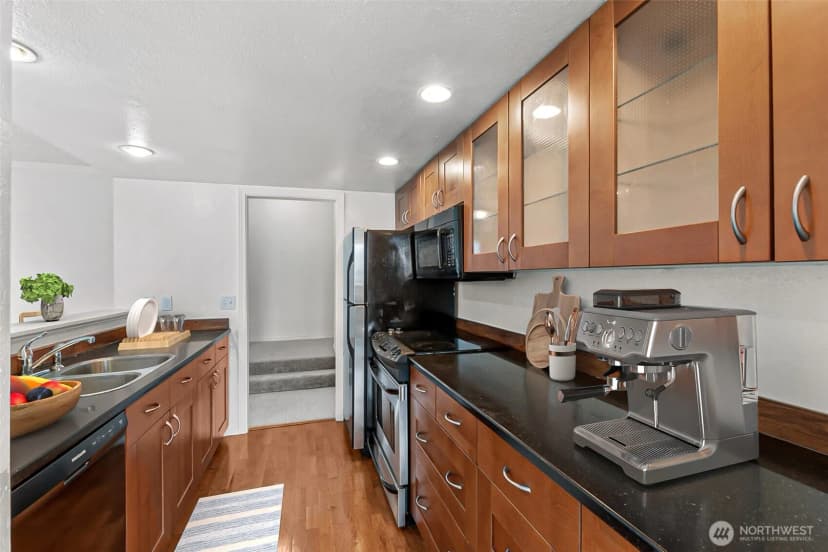 Property photo for 22211 6th Avenue S #301, Des Moines photo 10