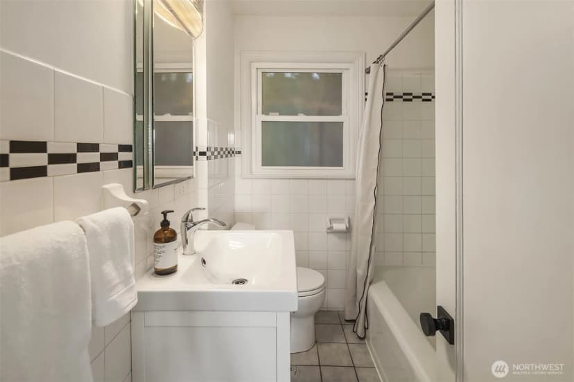 Property photo for 2615 W Crockett Street, Seattle photo 20