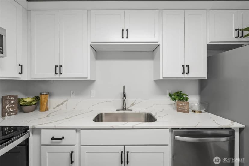 Property photo for 10221 Ne 16th Street #h7, Bellevue photo 25