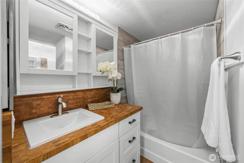 Property photo for 10221 Ne 16th Street #h7, Bellevue photo 32