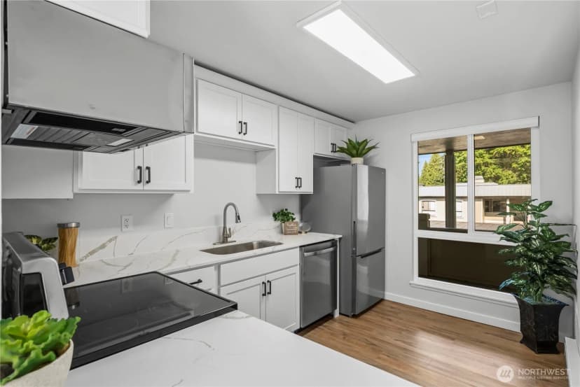Property photo for 10221 Ne 16th Street #h7, Bellevue photo 26