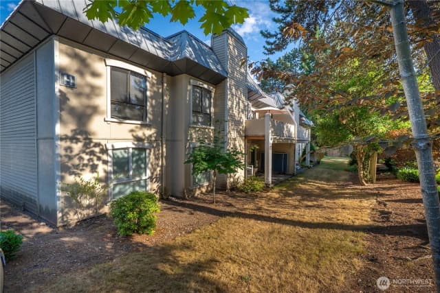 Property photo for 10221 Ne 16th Street #h7, Bellevue photo 3