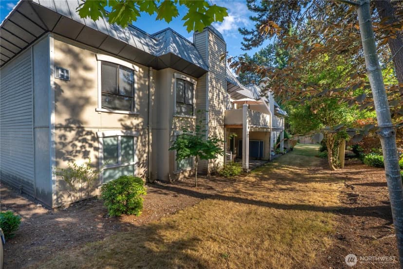 Property photo for 10221 Ne 16th Street #h7, Bellevue photo 3