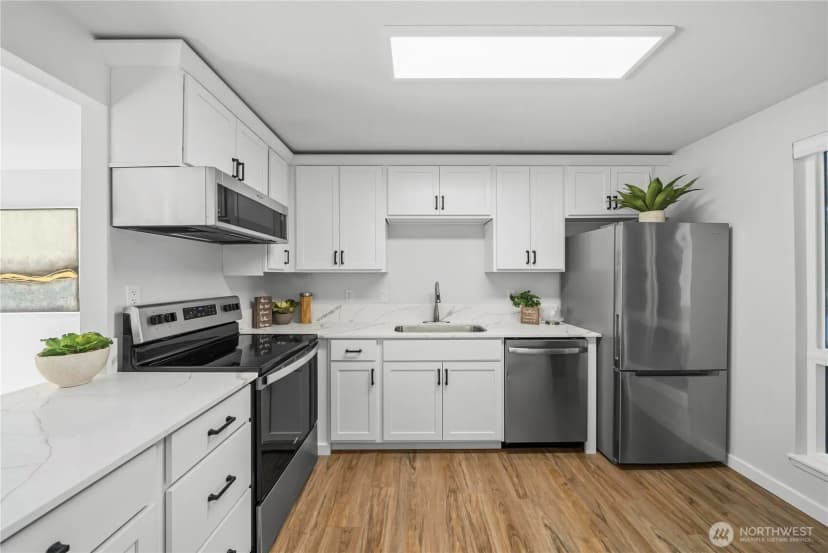Property photo for 10221 Ne 16th Street #h7, Bellevue photo 23